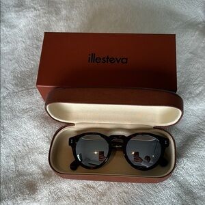 Illesteva Round Sunglasses with Case